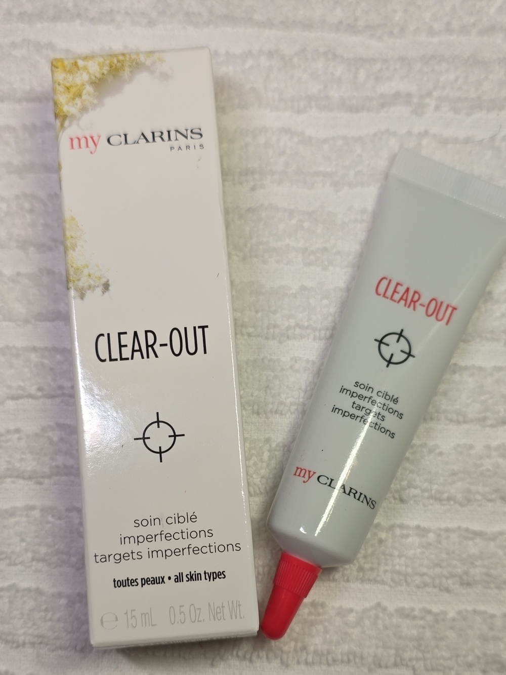 Clarins Clear-Out Targeted Imperfection Treatment - White, Red